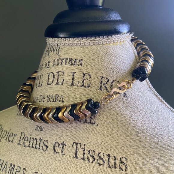 Vintage gold tone and black beaded chevron collar choker statement necklace - Picture 3 of 4